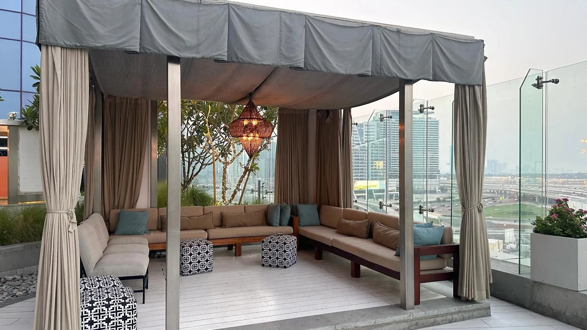 Luxurious 2Bdr Apartment In Paramount Towers With Stunning Burj Khalifa Views Dubai