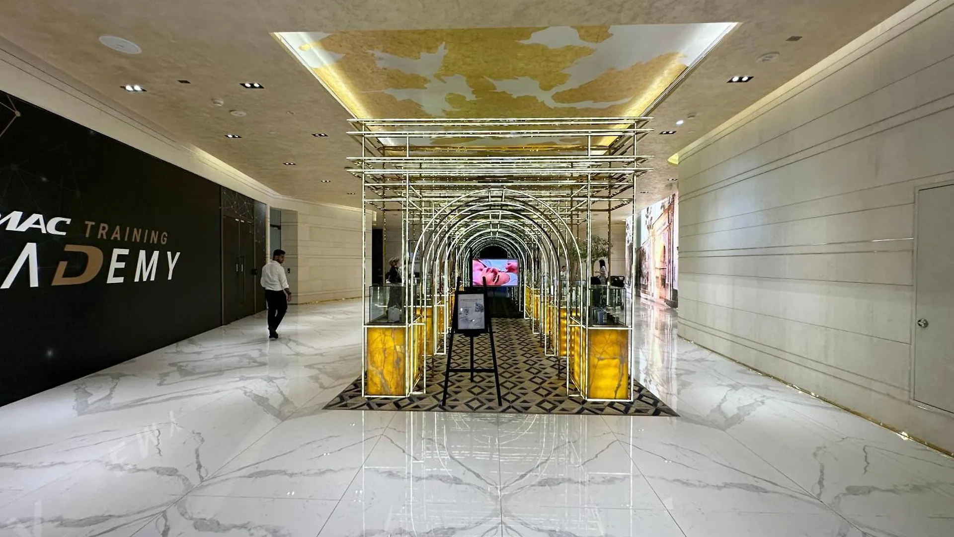 Luxurious 2Bdr Apartment In Paramount Towers With Stunning Burj Khalifa Views Dubai 0*,  United Arab Emirates