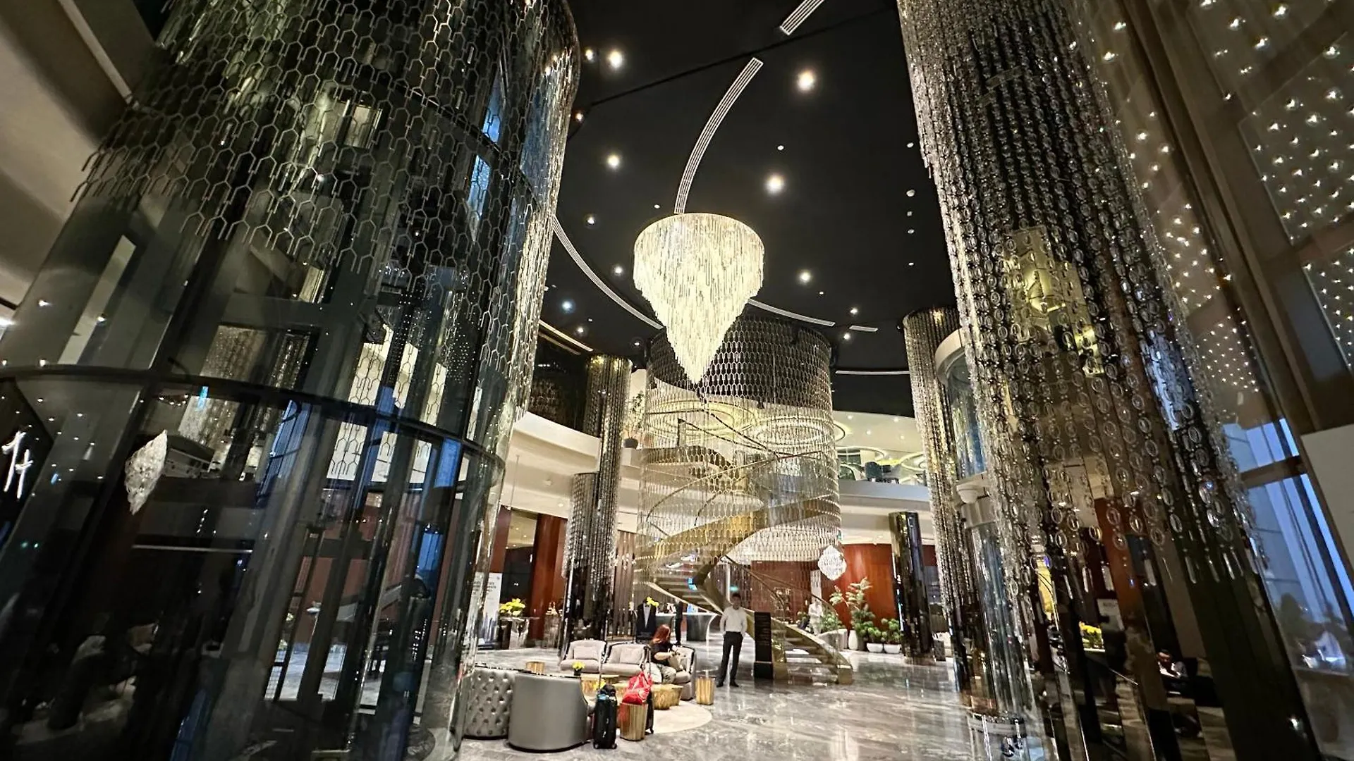Luxurious 2Bdr Apartment In Paramount Towers With Stunning Burj Khalifa Views Dubai
