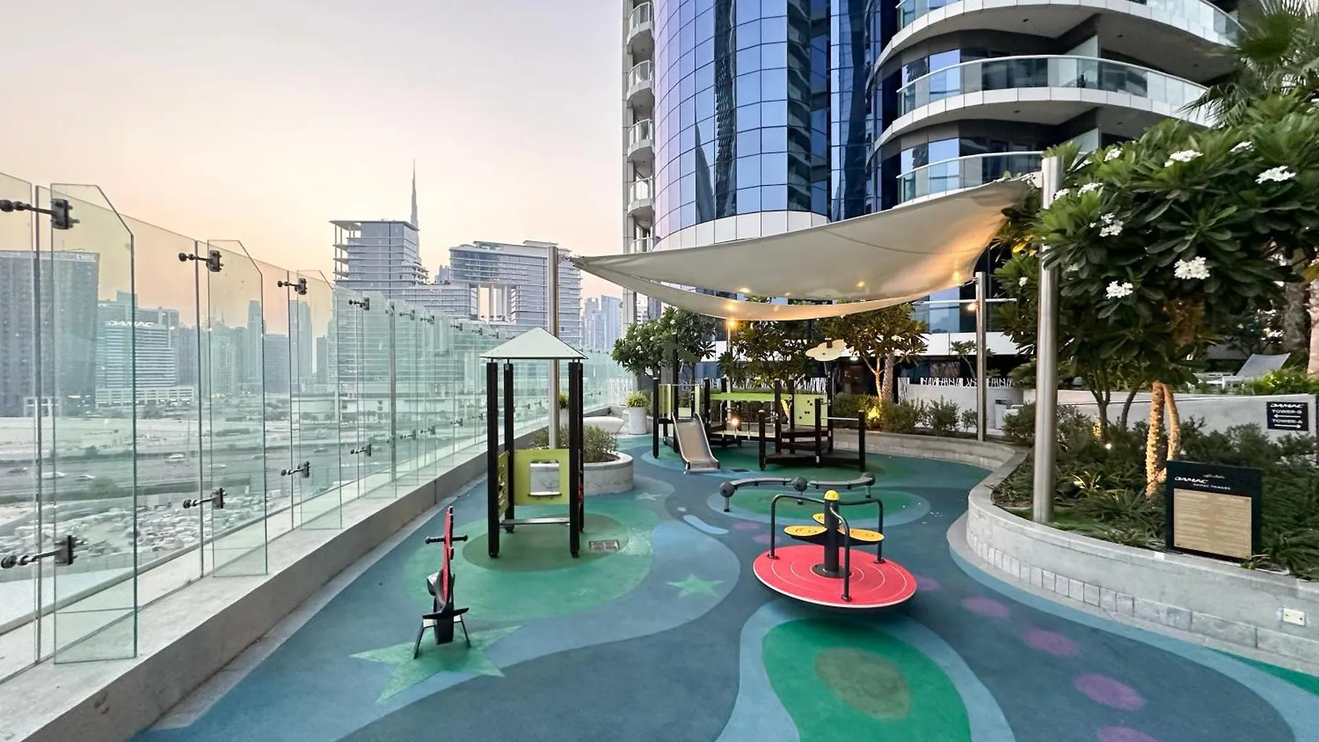 Luxurious 2Bdr Apartment In Paramount Towers With Stunning Burj Khalifa Views Dubai United Arab Emirates