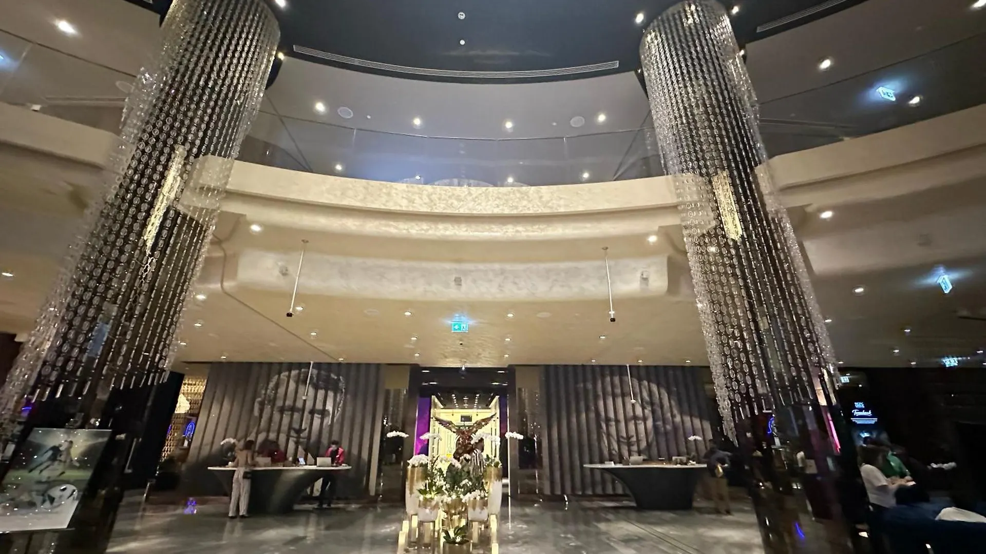 Luxurious 2Bdr Apartment In Paramount Towers With Stunning Burj Khalifa Views Dubai
