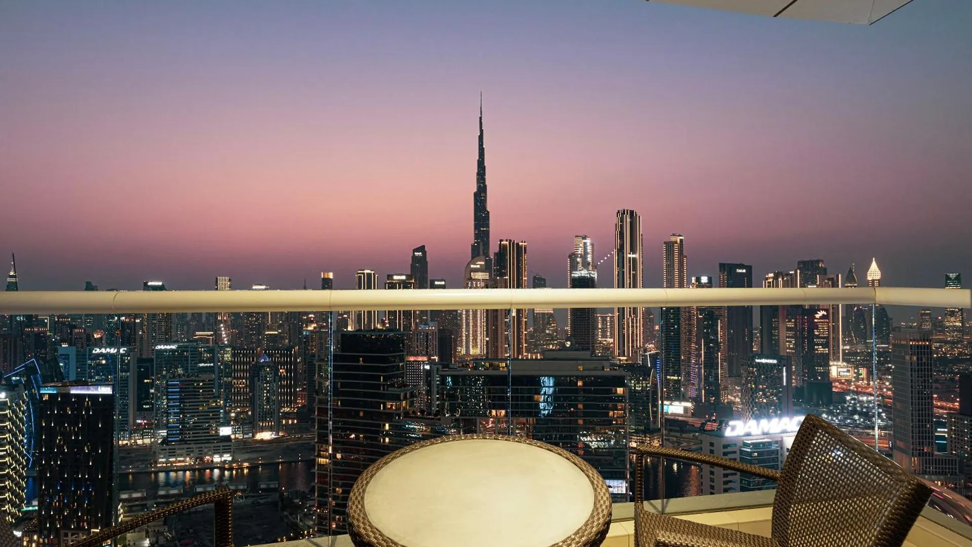 Luxurious 2Bdr Apartment In Paramount Towers With Stunning Burj Khalifa Views Dubai