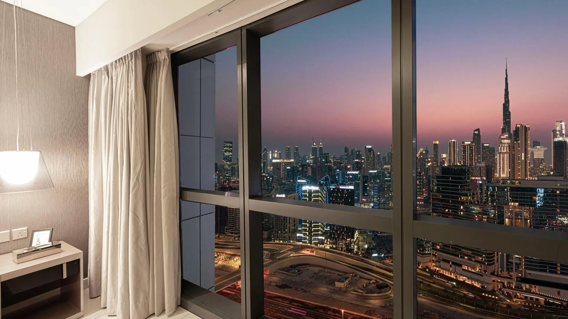 Luxurious 2Bdr Apartment In Paramount Towers With Stunning Burj Khalifa Views Dubai