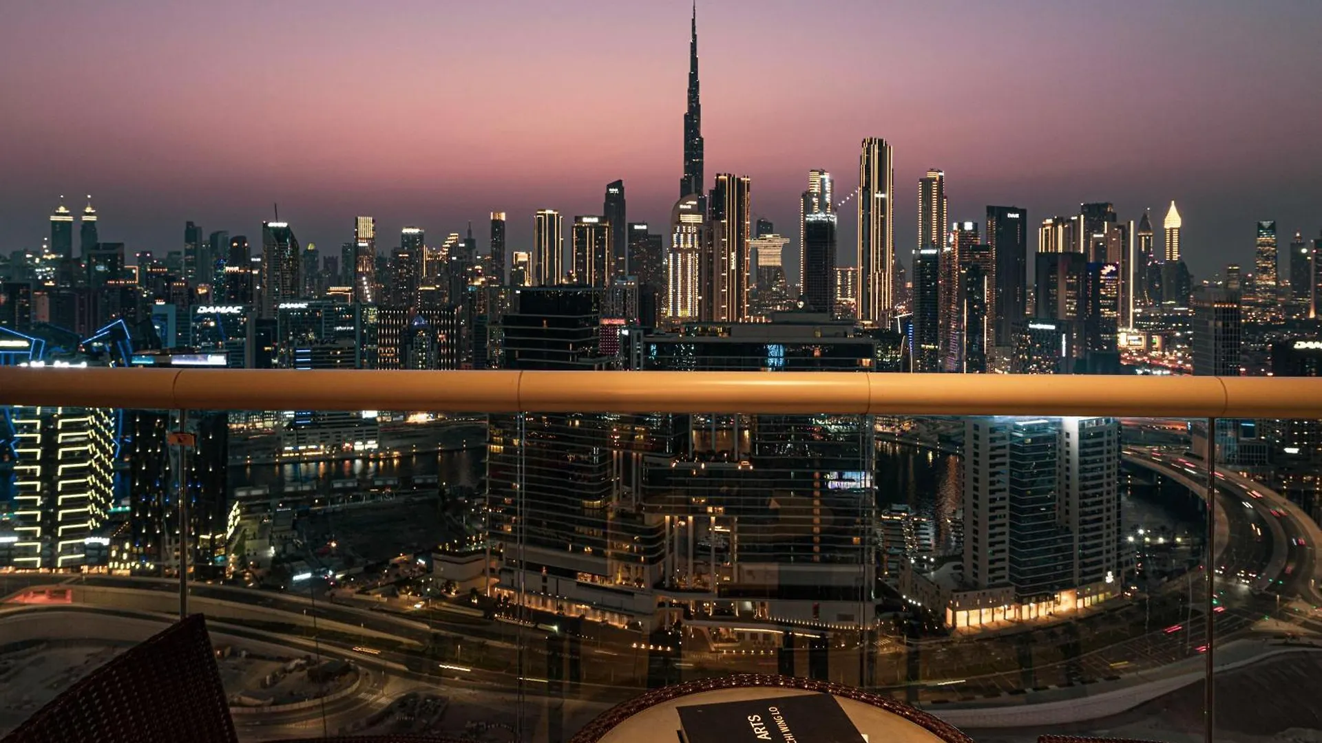 Luxurious 2Bdr Apartment In Paramount Towers With Stunning Burj Khalifa Views Dubai