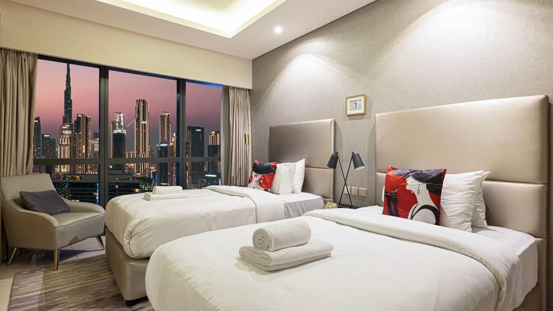 Luxurious 2Bdr Apartment In Paramount Towers With Stunning Burj Khalifa Views Dubai