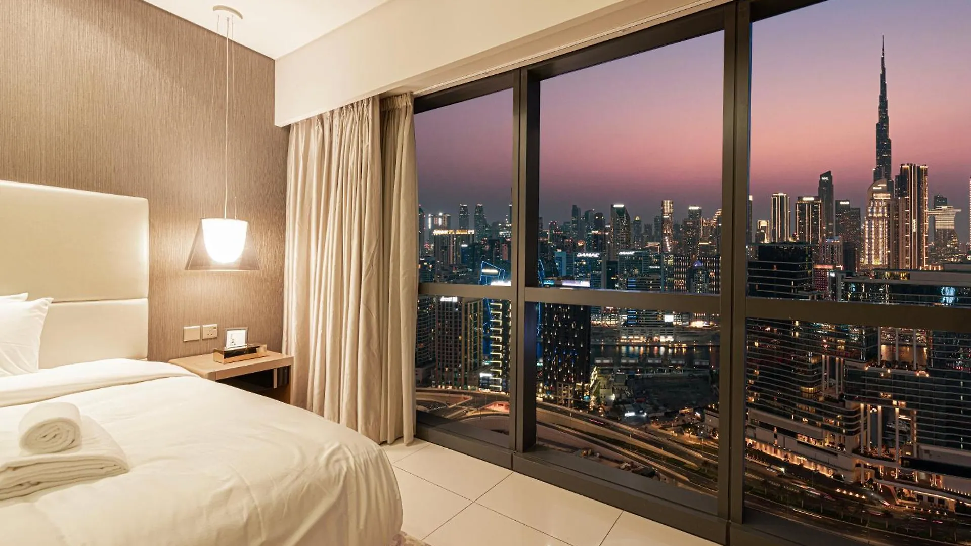 Luxurious 2Bdr Apartment In Paramount Towers With Stunning Burj Khalifa Views Dubai
