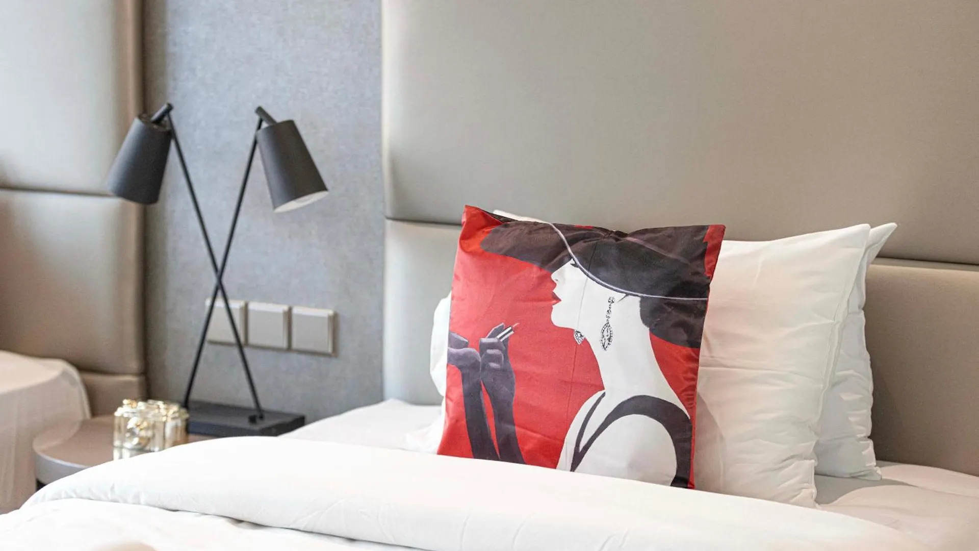 Luxurious 2Bdr Apartment In Paramount Towers With Stunning Burj Khalifa Views Dubai