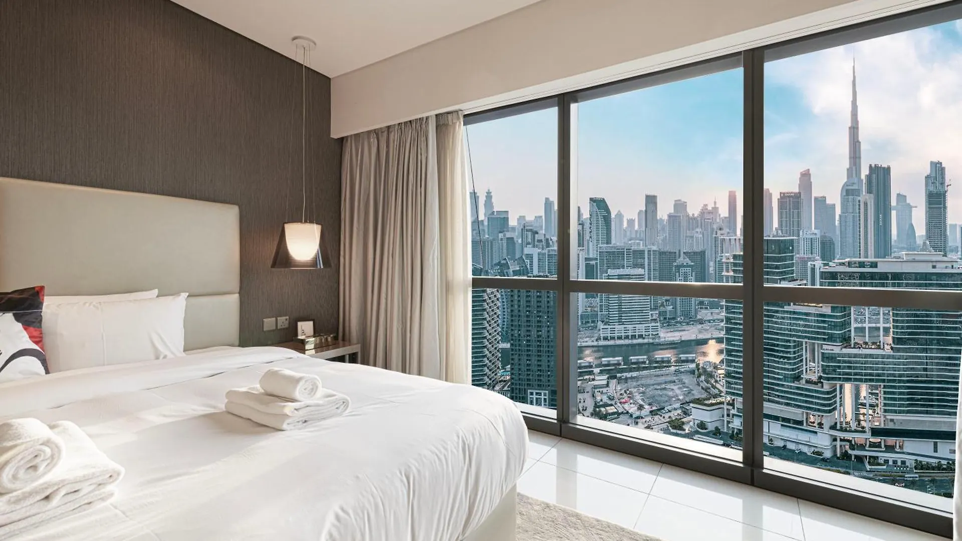 Luxurious 2Bdr Apartment In Paramount Towers With Stunning Burj Khalifa Views Dubai