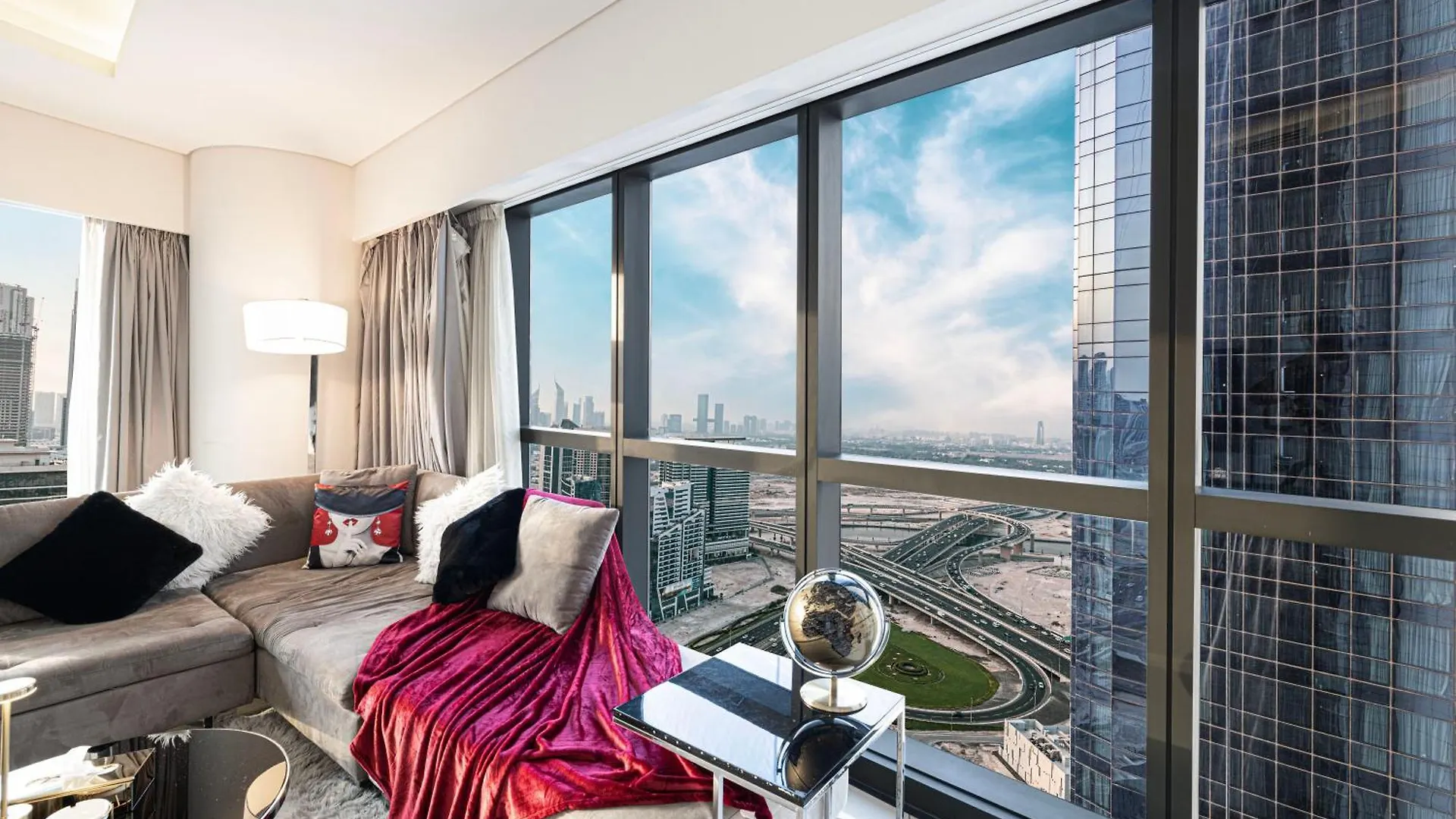 Luxurious 2Bdr Apartment In Paramount Towers With Stunning Burj Khalifa Views Dubai