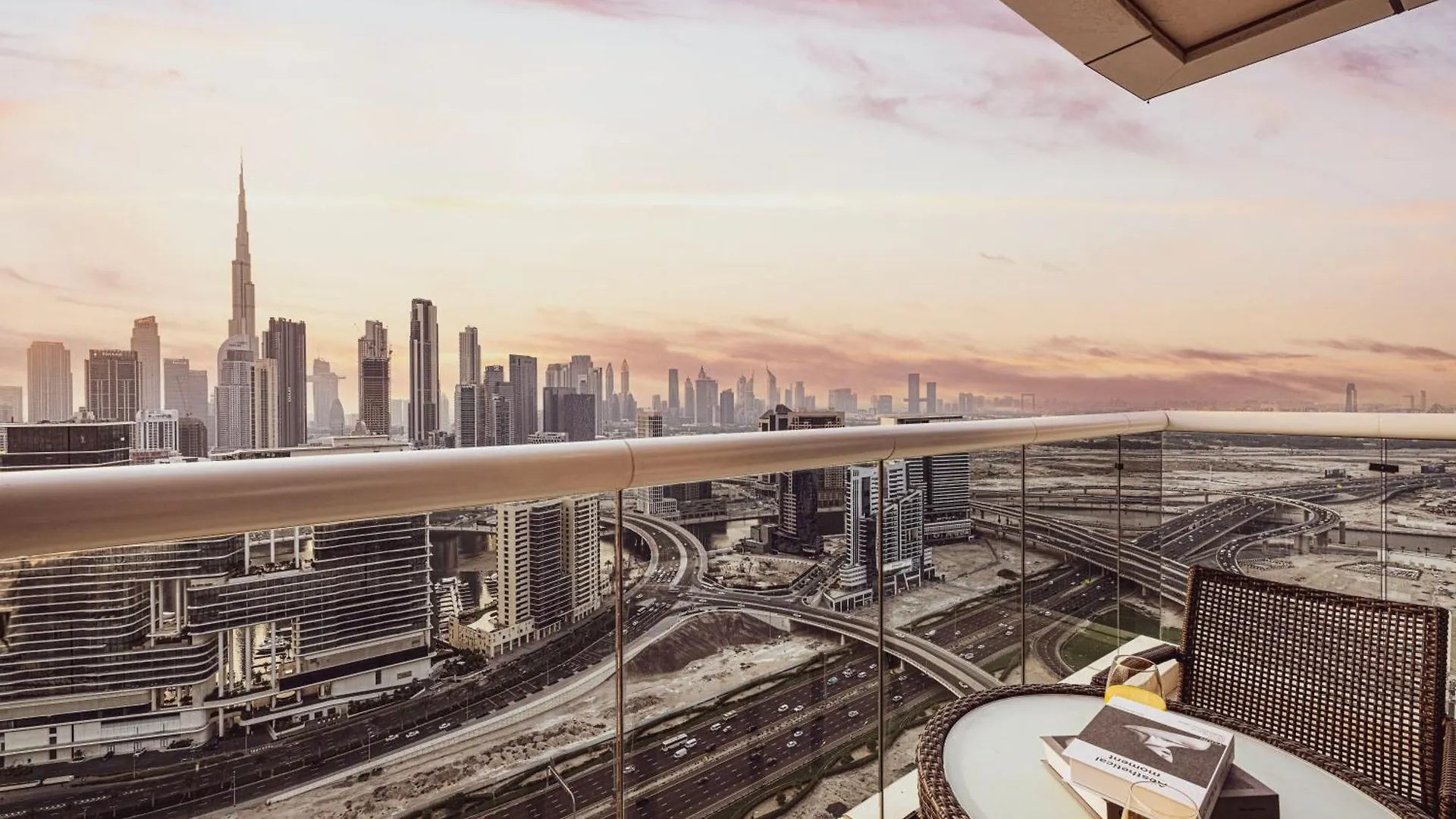 Luxurious 2Bdr Apartment In Paramount Towers With Stunning Burj Khalifa Views Dubai