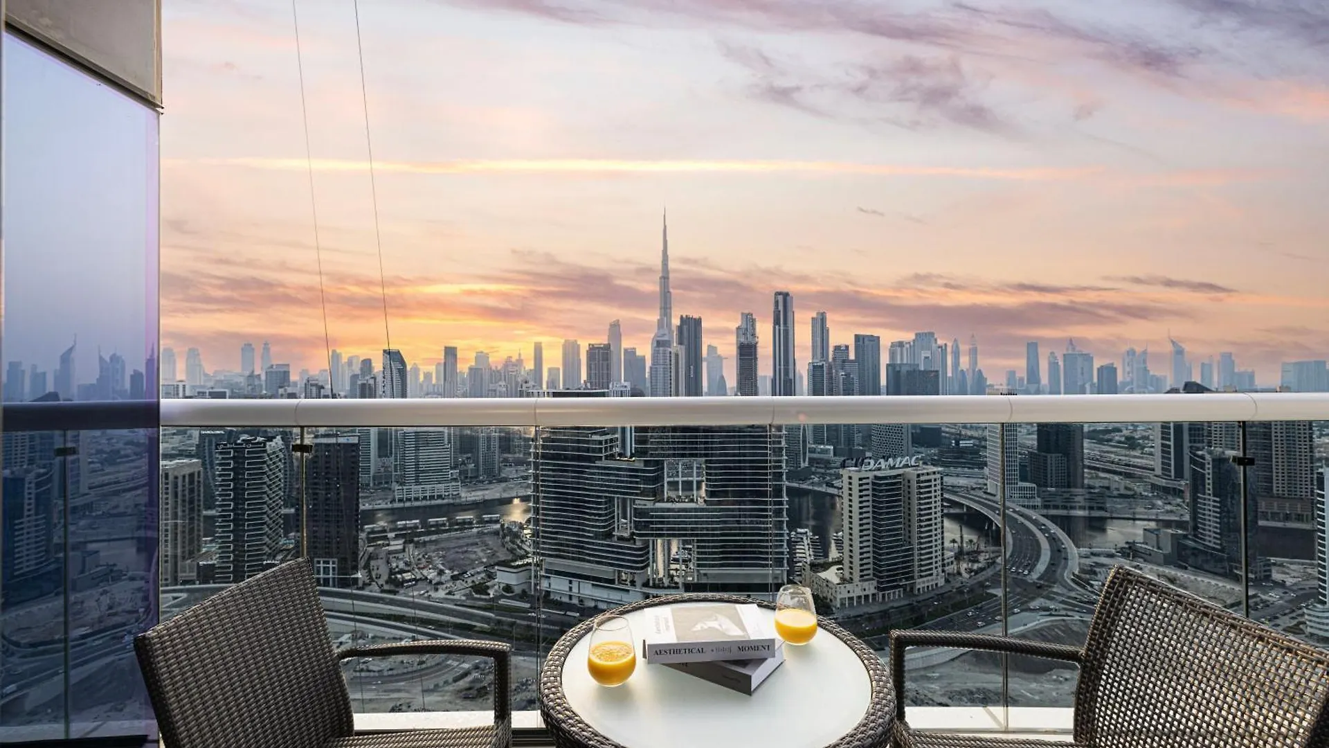 Luxurious 2Bdr Apartment In Paramount Towers With Stunning Burj Khalifa Views Dubai