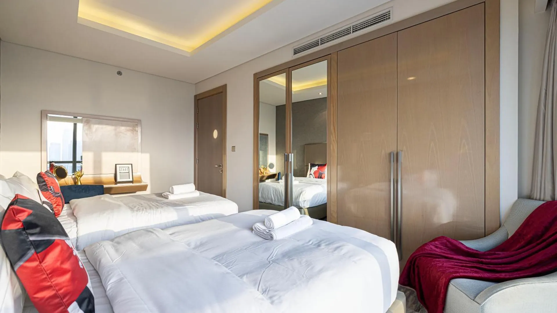 Luxurious 2Bdr Apartment In Paramount Towers With Stunning Burj Khalifa Views Dubai United Arab Emirates