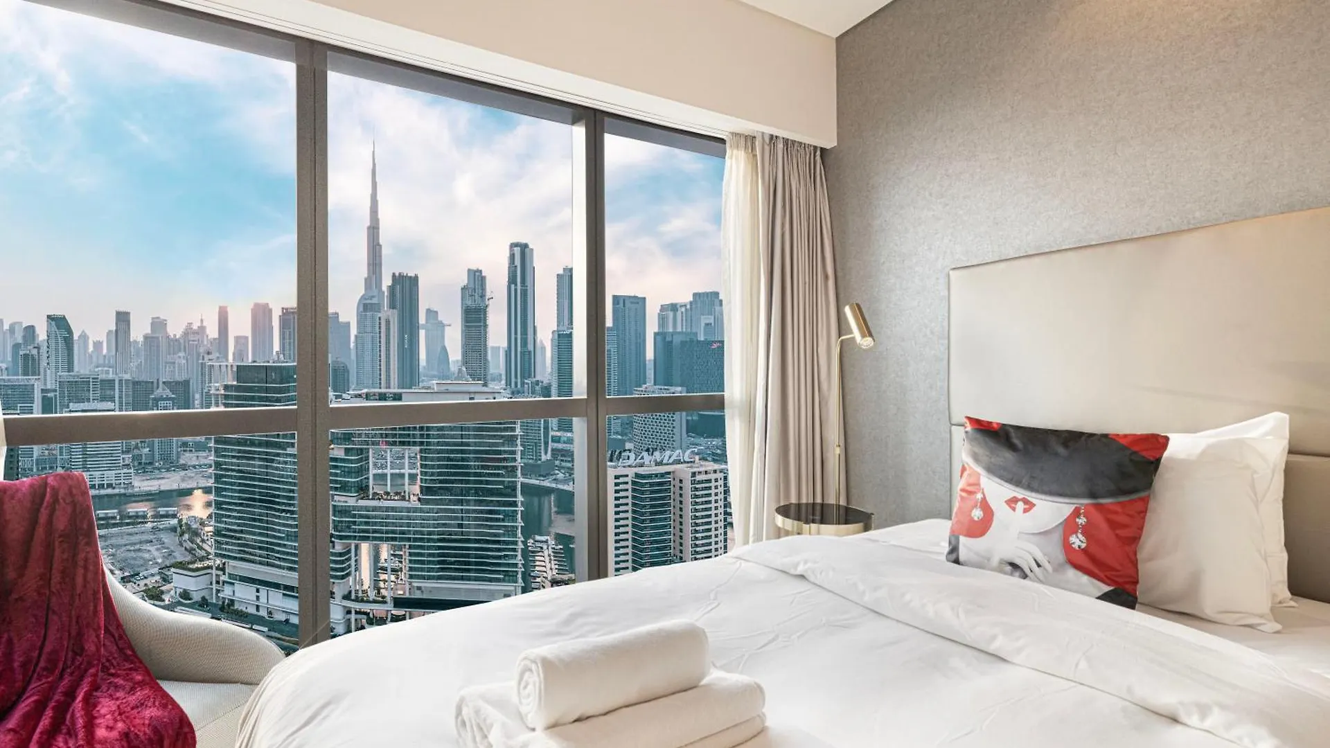 Luxurious 2Bdr Apartment In Paramount Towers With Stunning Burj Khalifa Views Dubai United Arab Emirates