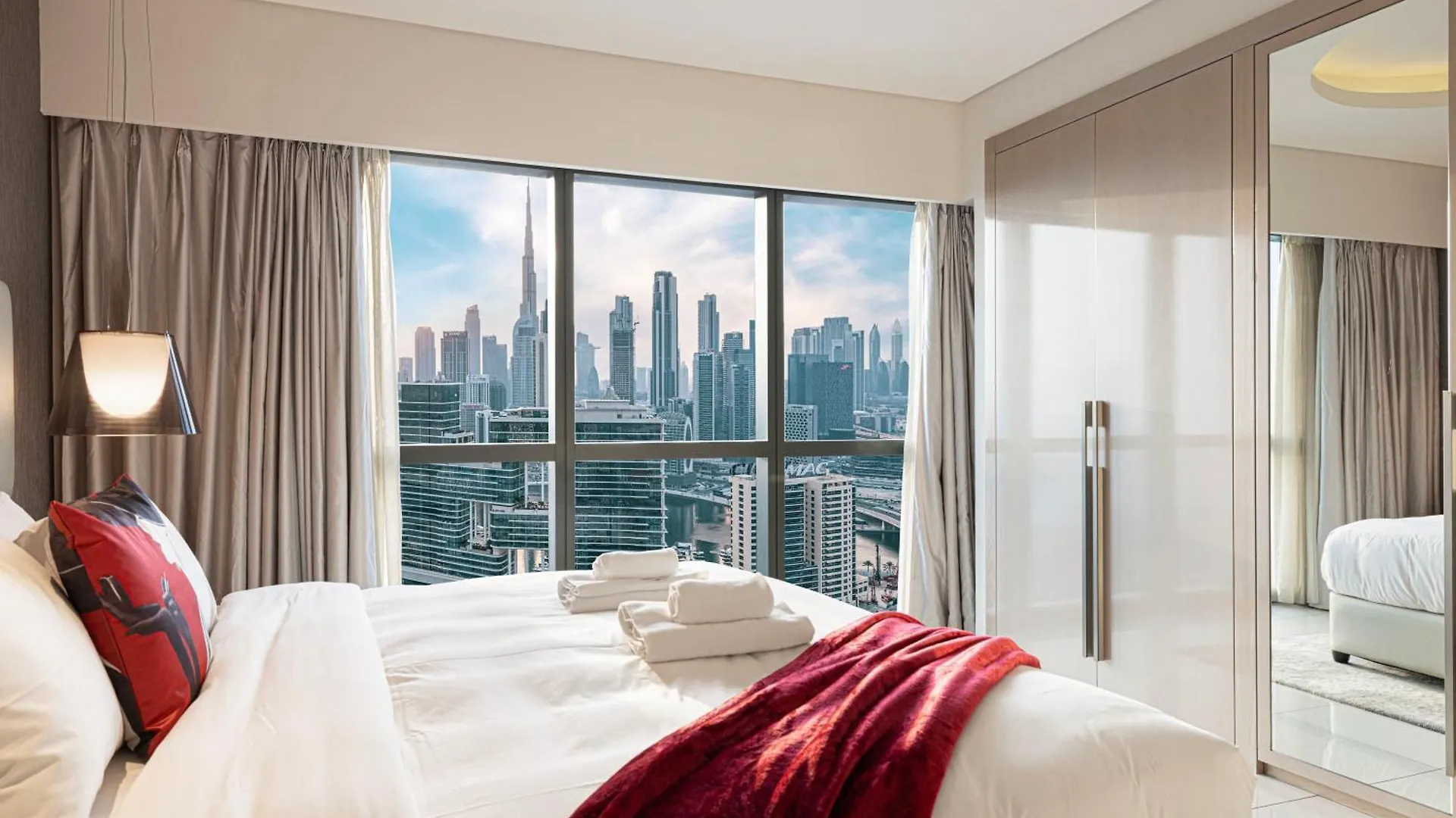 Luxurious 2Bdr Apartment In Paramount Towers With Stunning Burj Khalifa Views Dubai