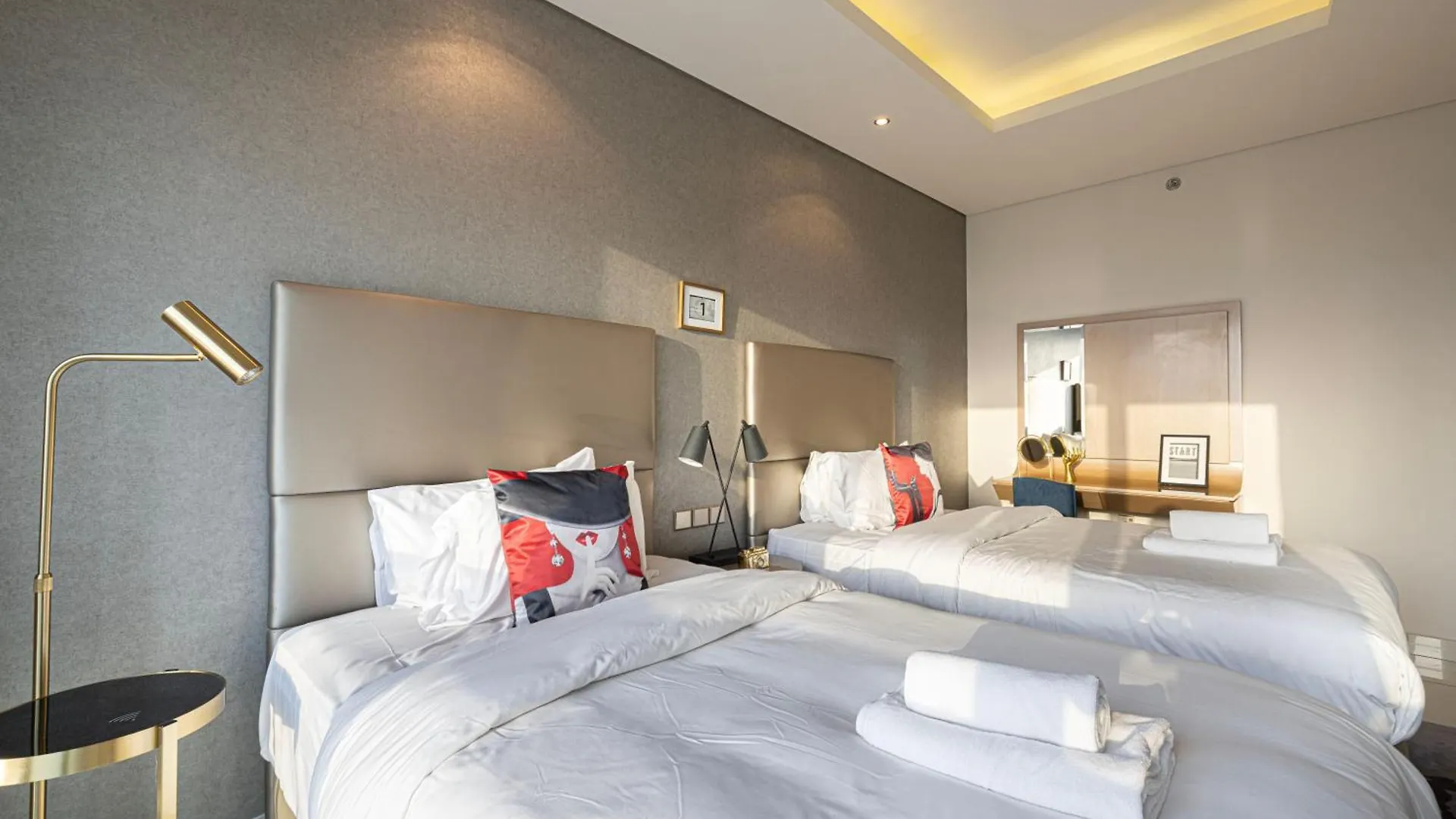 Luxurious 2Bdr Apartment In Paramount Towers With Stunning Burj Khalifa Views Dubai