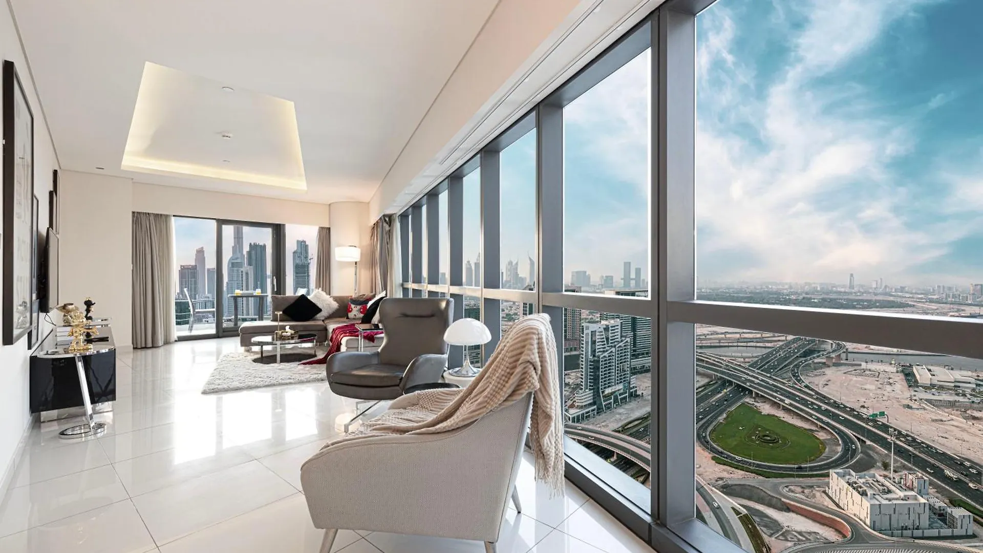 Luxurious 2Bdr Apartment In Paramount Towers With Stunning Burj Khalifa Views Dubai