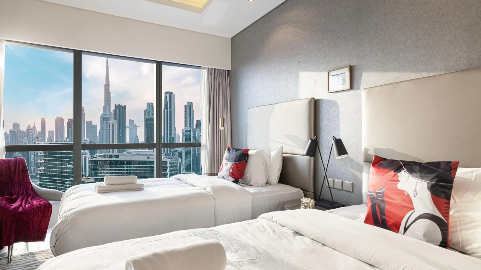 Luxurious 2Bdr Apartment In Paramount Towers With Stunning Burj Khalifa Views Dubai United Arab Emirates