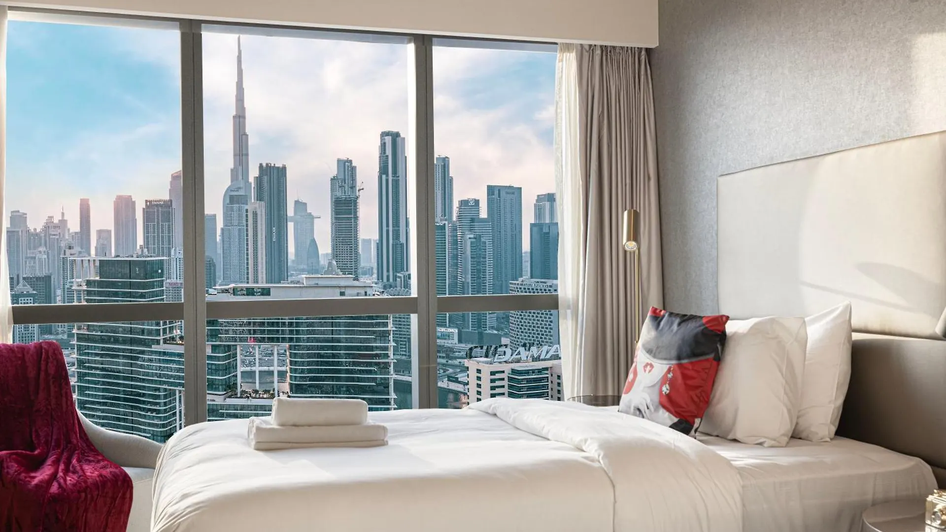 Luxurious 2Bdr Apartment In Paramount Towers With Stunning Burj Khalifa Views Dubai United Arab Emirates