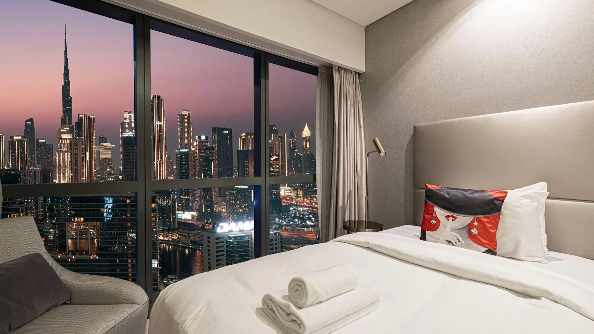 Luxurious 2Bdr Apartment In Paramount Towers With Stunning Burj Khalifa Views Dubai