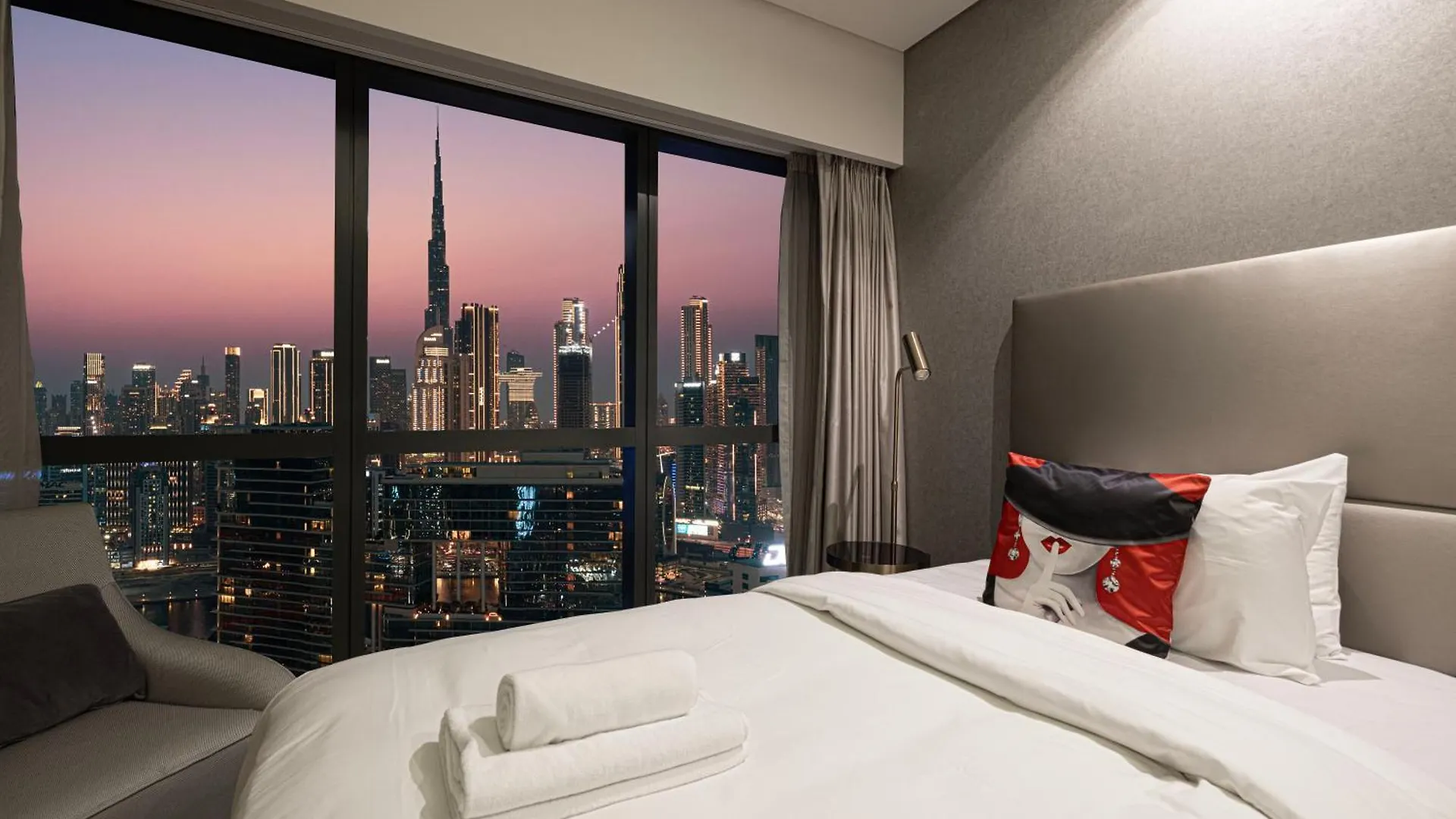 Luxurious 2Bdr Apartment In Paramount Towers With Stunning Burj Khalifa Views location